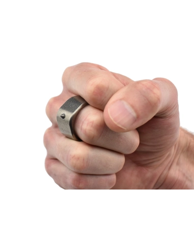 Maxknives TIKNU6 impact tool en titane finition satinée édition limitée