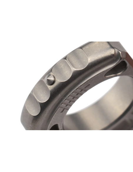 Maxknives TIKNU1 en titane naturel